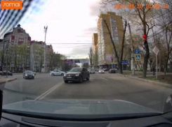 Самый анархический перекресток с хаотичным движением нашли в Воронеже