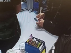 Схему обмана на кассе магазина раскрыл продавец в Воронеже