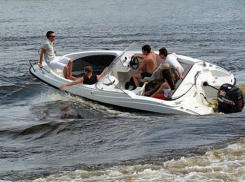 На воронежском водохранилище перевернулся катер