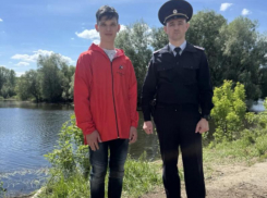 Бравый участковый проплыл полреки ради спасения подростка в воронежском райцентре
