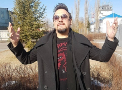 Стас Михайлов встретил настоящую весну в Воронежском аэропорту