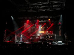 «Горшок жив»: как прошел концерт в Воронеже с голосом покойного лидера КиШ