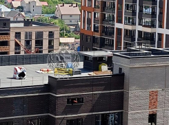 Неожиданное место для принятия солнечных ванн нашел мужчина в Воронеже 