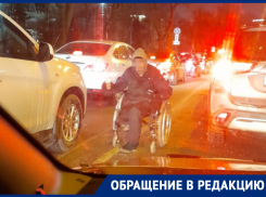 «По-человечески их жалко»: воронежец поднял вопрос о колясочниках на проезжей части 