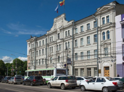В Воронеже нашли альтернативу двойным табличкам на домах в центре города