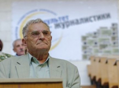 Легендарный декан воронежского журфака Лев Кройчик отмечает 81-летие