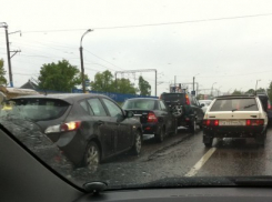 В Воронеже авария из трех машин заблокировала движение по улице Ленина (ФОТО)