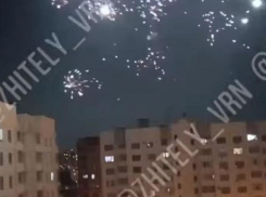 Матерной тирадой ответили жители многоэтажек на запуск фейерверка в Воронеже после атаки БПЛА
