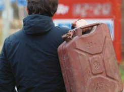 В Воронеже трое водителей большегрузов воровали дизельное топливо