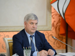 Смерть врача от коронавируса обрушила акции Александра Гусева