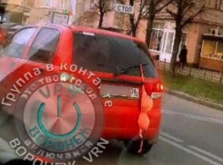 В очень активном поиске: нестандартный «аксессуар» обнаружили на машине в Воронеже