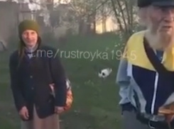 Стала известна судьба украинской «бабушки с флагом», которой посвятили памятник в Воронеже