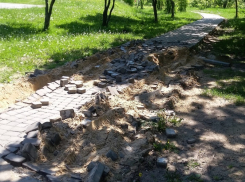 В ужас превратилась дорога к памятнику прославленному поэту под Воронежем 