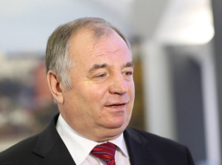 Владимир Чернышов получил медаль от губернатора 