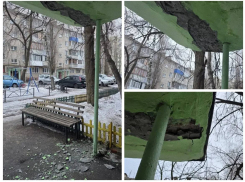 Козырек над подъездом обрушился второй раз за год в Воронеже
