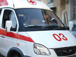 В Воронеже «десятка», врезавшись в дерево, сбила троих человек