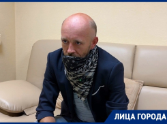 Эпичные перформансы и как к этому относится начальство: воронежский курьер-танцор раскрыл свои секреты