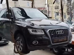 Машины без номеров впервые эвакуировали в Воронеже