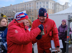 Щенячью радость вызвал у Дмитрия Губерниева подарок от воронежского губернатора