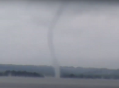 Водный смерч сняли на видео недалеко от АЭС под Воронежем