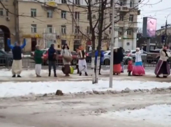 Безудержное веселье кришнаитов заметили в центре Воронежа