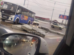 «Плитопад» обнаружили посреди дороги в Воронеже