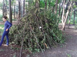 Дети трогательно попросили воронежцев не ломать шалаш