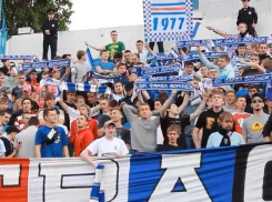 Фанаты воронежского «Факела» исполнили «Рюмку водки на столе» под баян