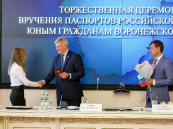 Гусев предложил воронежским школьникам принести необязательную присягу