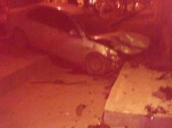 В Воронеже из-за столкновения с «Калиной» «Форд» вылетел на тротуар