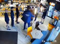 Стала известна причина драки воронежского тренера и воспитанника в питерском кафе  