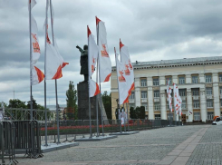 Известный оперный певец возмутился белыми флагами в центре Воронежа