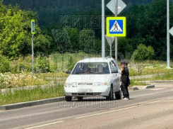 Без протокола: «взятка» мини-ДПСникам попала на видео в Воронеже