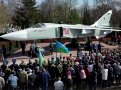 Грандиозное авиашоу устроили в честь открытия памятника Су-24М под Воронежем