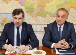  Новый вице-губернатор Лотков отнимает хлеб у Кустова?