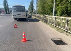 Велосипедист столкнулся с автобусом в Воронеже 