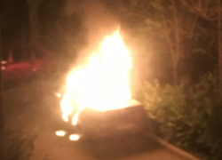 Эпичное уничтожение «десятки» огнем попало на видео в Воронеже