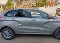 Последствия ночного нападения на машины в Северном сняли воронежцы