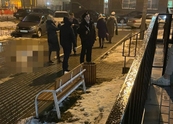 В Воронеже мужчина упал с высоты на коляску с ребенком и погиб