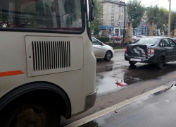 ПАЗик протаранил «Ладу» в центре Воронежа