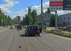 Невнимательность за рулем стала причиной тройного ДТП в Воронеже