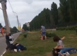 Жесткий мордобой с гендерным разнообразием попал на видео в Воронежской области