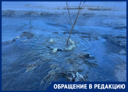 На воронежской улице появился каток-кипяток, вырвавшийся из канализационного люка 