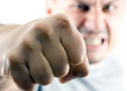 В Воронеже мужчина выбил зубы 10-летней школьнице