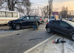 Видео лобового ДТП после «подрезания» на воронежском мосту появилось в сети