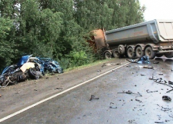Под Воронежем водитель тягача устроил ДТП, в котором погибли граждане Украины 