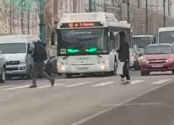 Автобус с глазами появился в Воронеже - опубликовано видео