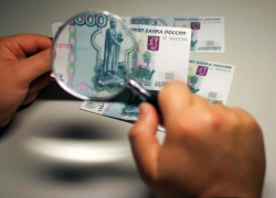 Трое молодых воронежцев расплачивались в магазинах фальшивыми деньгами