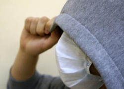 Вора-рецидивиста в медицинской маске поймали воронежские полицейские