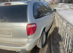 Водитель «Газели» случайно врезался в Dodge при перестроении и отправил младенца в больницу в Воронеже 